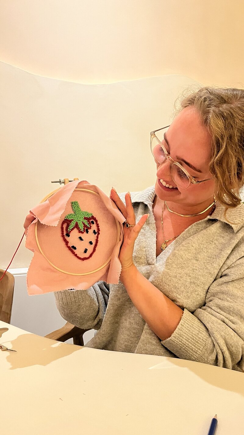 Resultaat van een zelfgemaakte servet dmv blockprint techniek tijdens een workshop