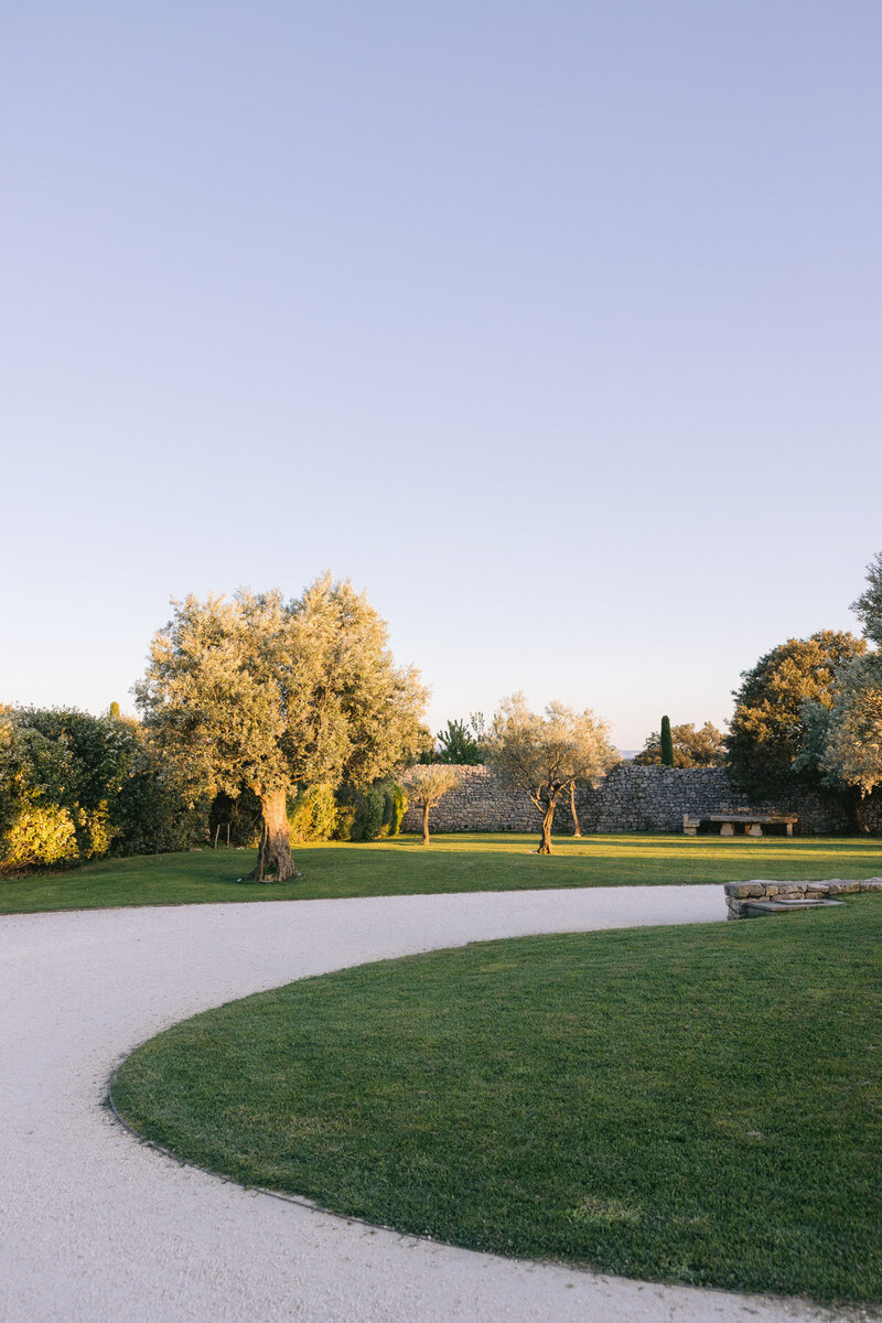 French wedding photographer Domaine de Sarson Grignan-104