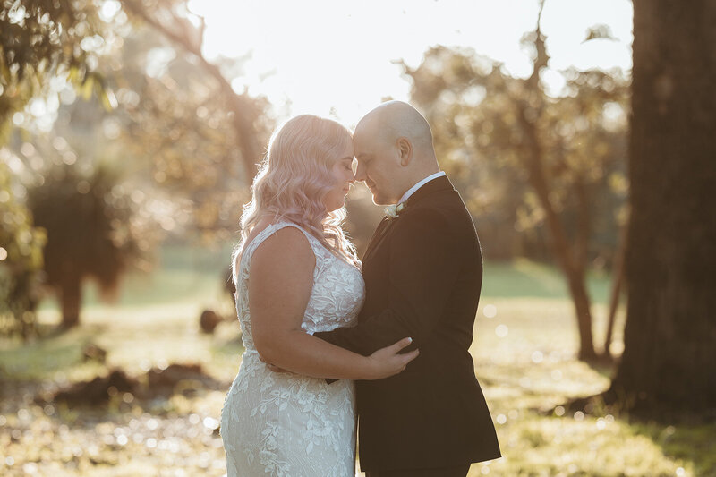 golden-hour-backlit-wedding-photos