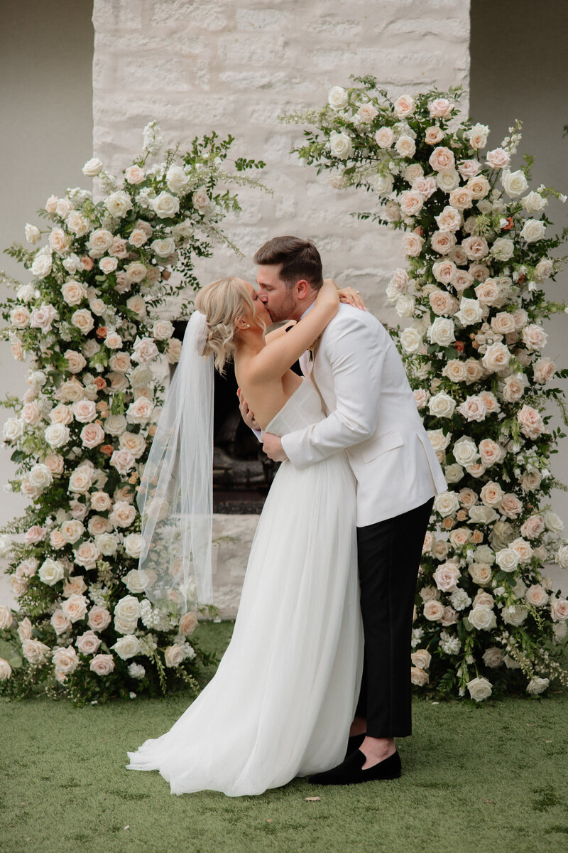 garden party wedding flowers, garden party wedding, garden party trend | Reverie Floristry