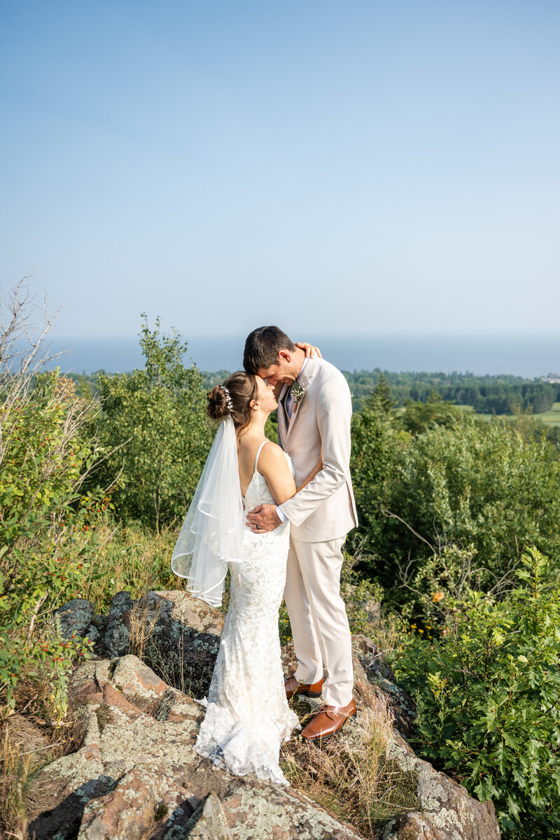 lake-superior-duluth-wedding