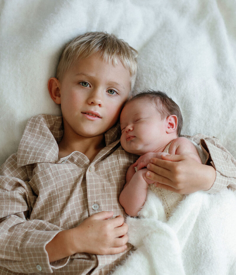 Newborn photo session with siblings sydney