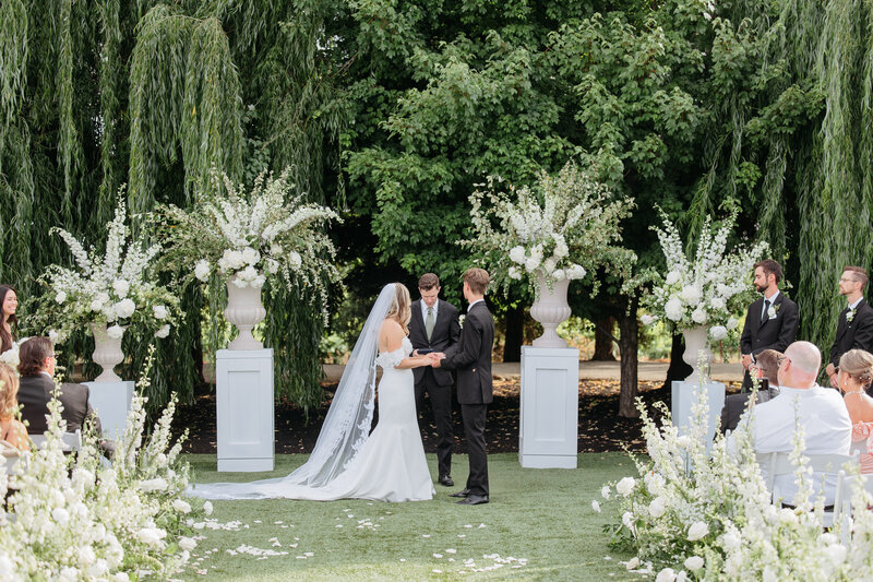 Couple at the Altar | Bella Fleur