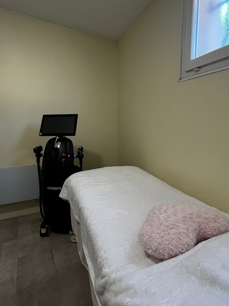 femme qui se fait épilation définitive laser