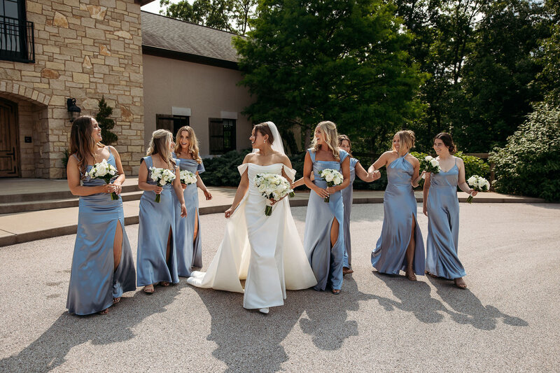 wedding party walking for photos at Silver Oaks Chateau