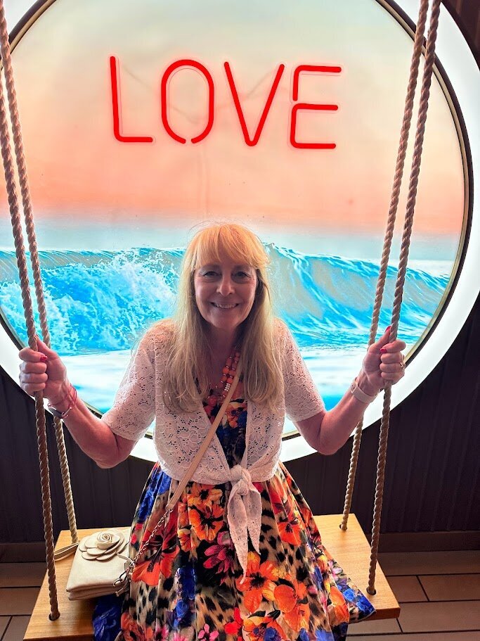 robbie on love swing