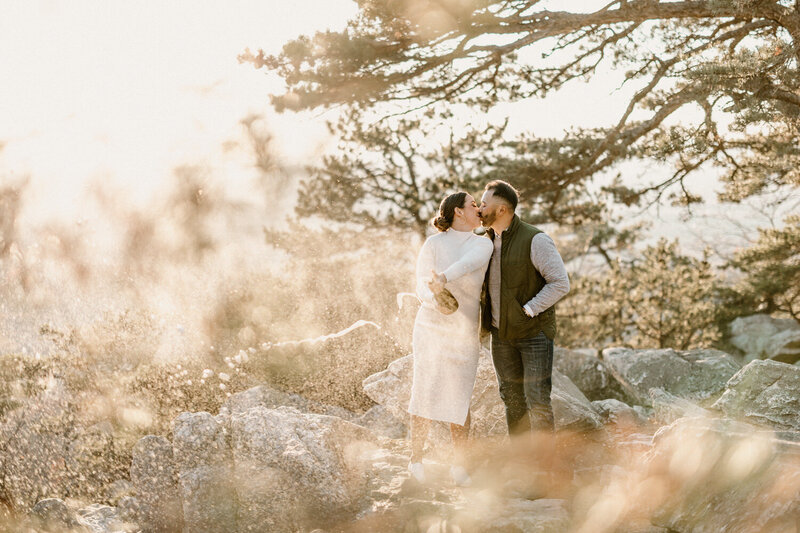 couple kissing