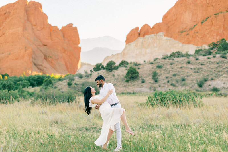 Garden-Of-The-Gods-Engagement-Photos-15
