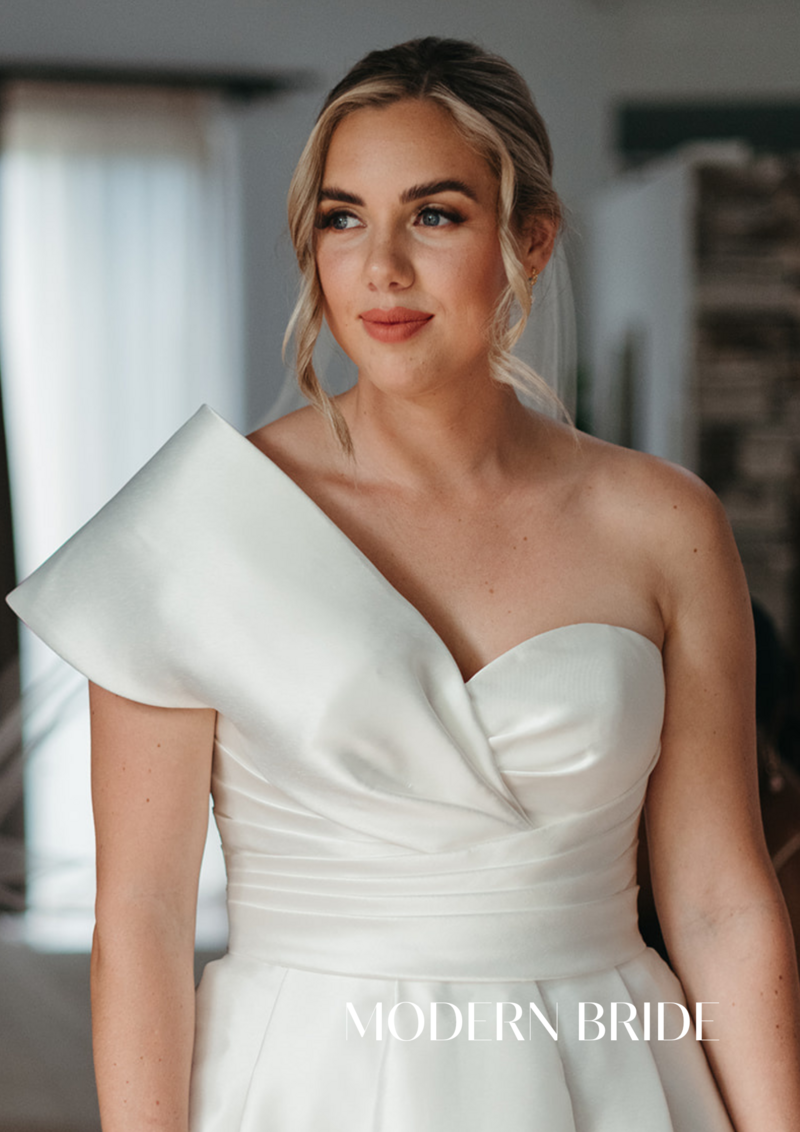 Bella Rae Bride Kristen with a low bun and beautiful curled fame framing at Austinvilla Estate captured by Danielle Chafer Photography