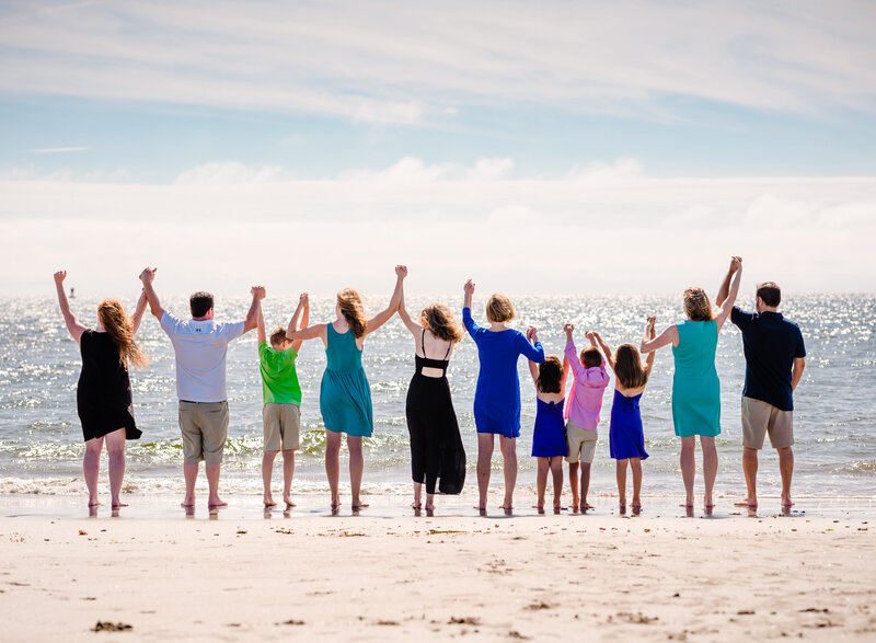 extended family session on seabrook beach nh