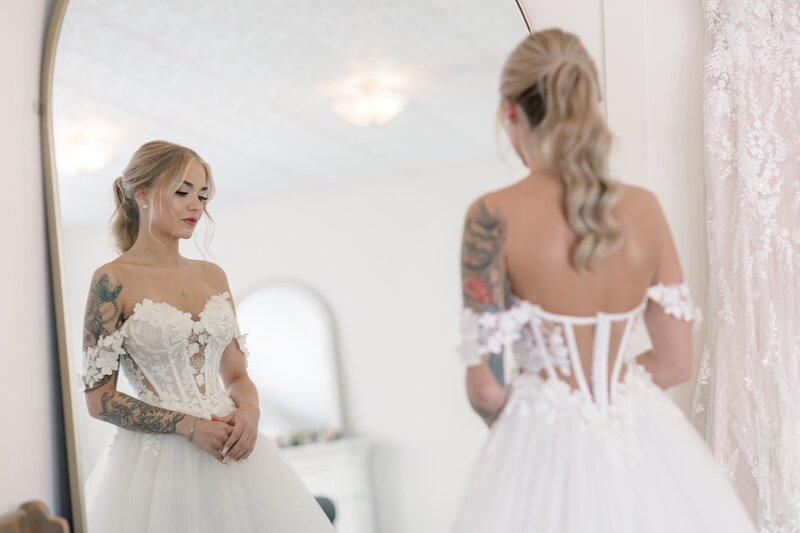 Edmonton Wedding Photos - Pine and Pond Wedding Venue (27)