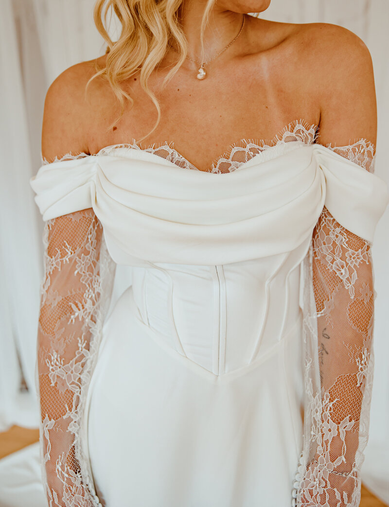 Laken front closeup details