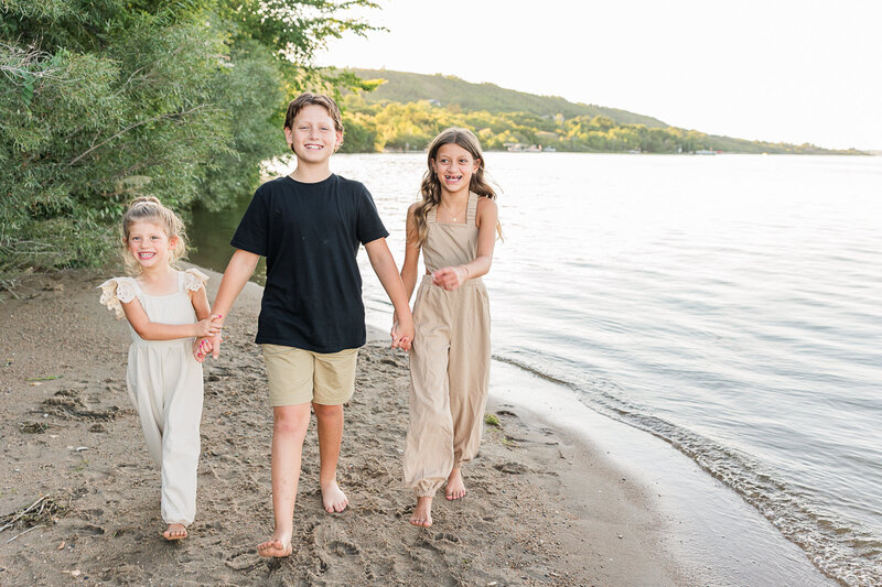 2025-krystal-moore-photography-buffalo-pound-beach-family-mini-14