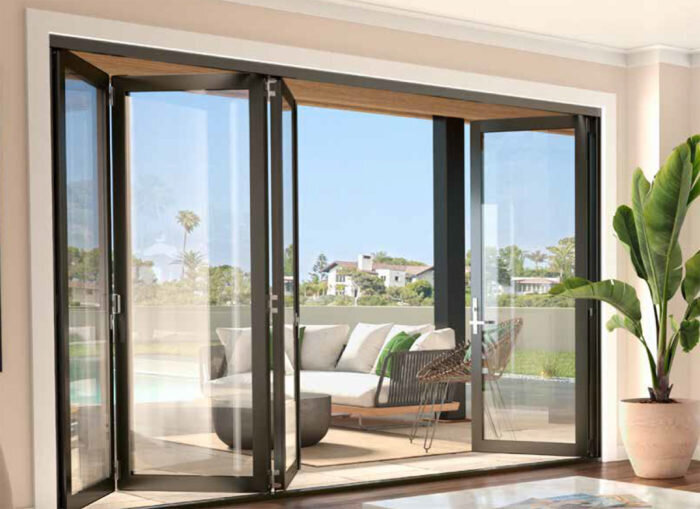 moving_glass_walls-700x509