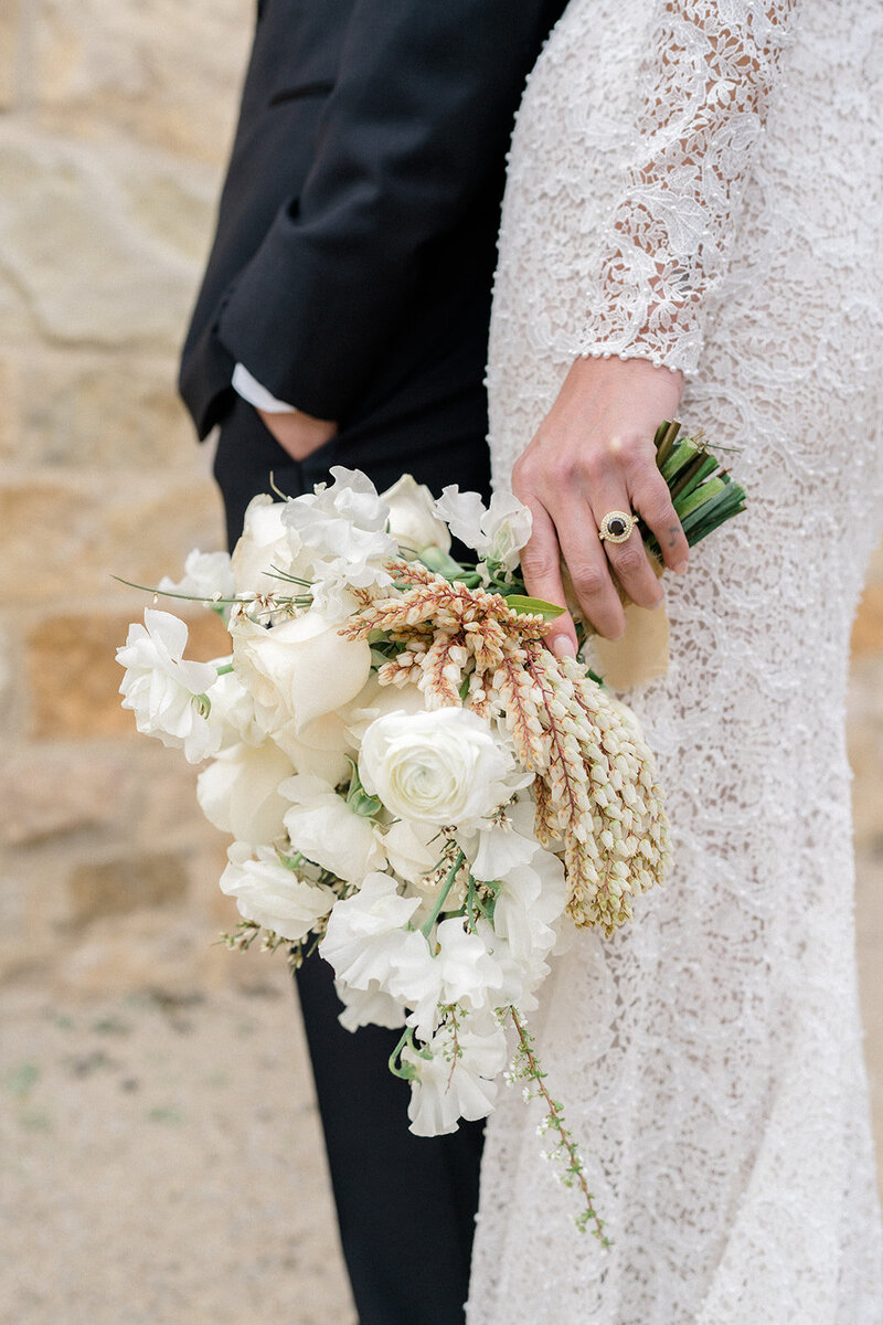 simple and elegant bride bouquet