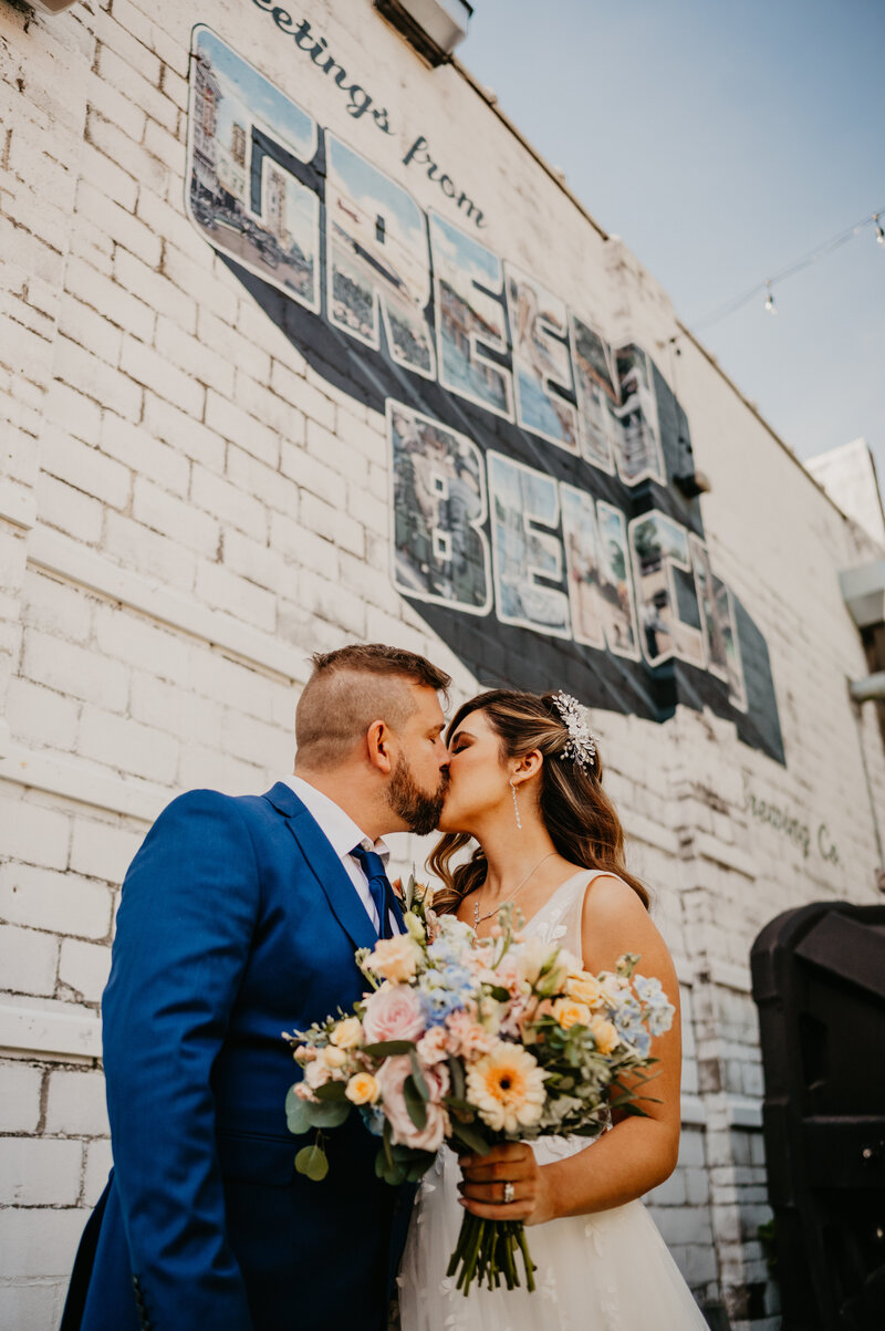 mariah-lacy-photo-green-bench-elope-in-tampa-chantilly-chic-planners-138