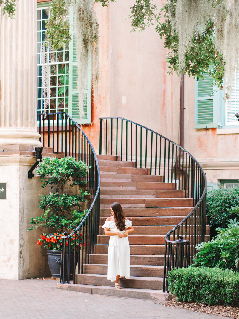 Best College of Charleston Senior Portrait Photography Ideas for Girls