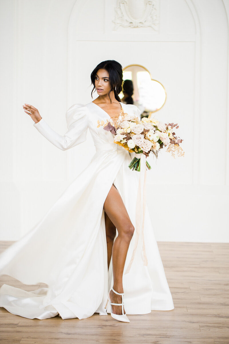 luxury-bride-dress-bouquet-