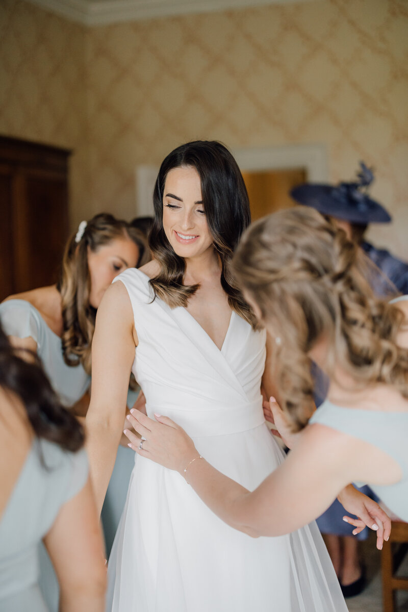 bride-getting-ready-at-mount-juliet
