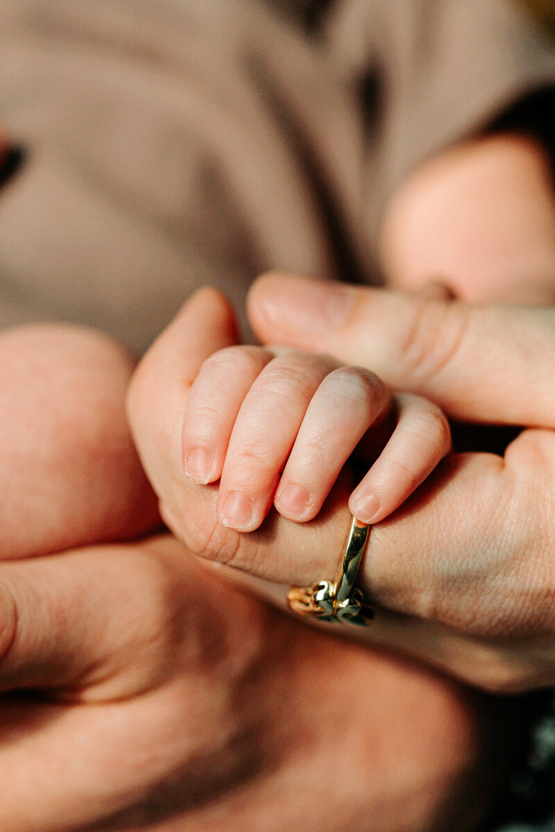 Candid newborn photos in Winnipeg 