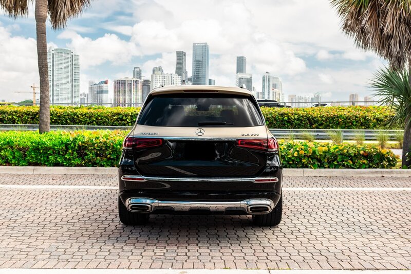 mercedes-maybach-gls-600-kalahari-gold-black-for-rent-in-miami-008