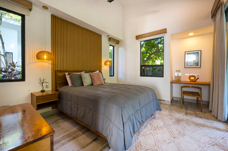 Luxury Queen suites - Queen bed private bathroom - deck -- Synergy (55)