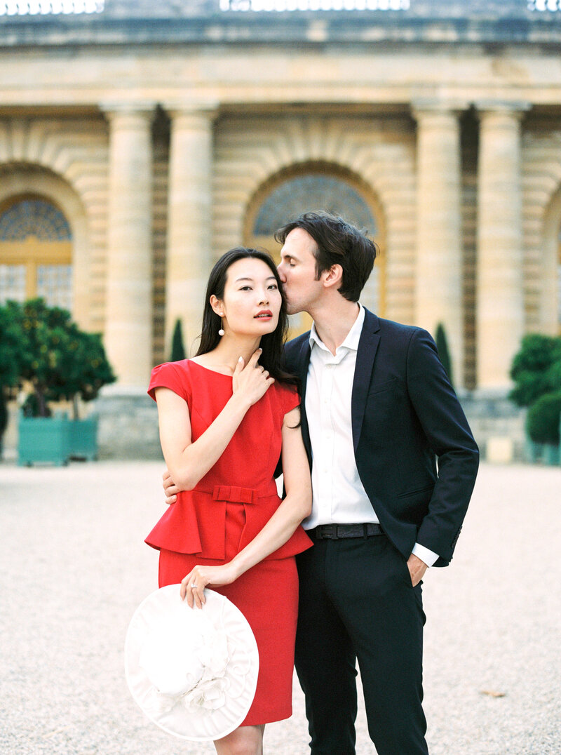 Close portrait of the couple, fine art wedding photography in Versailles