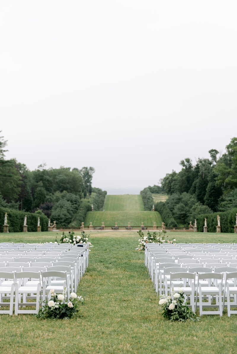 ceremony-flowers-crane-estate