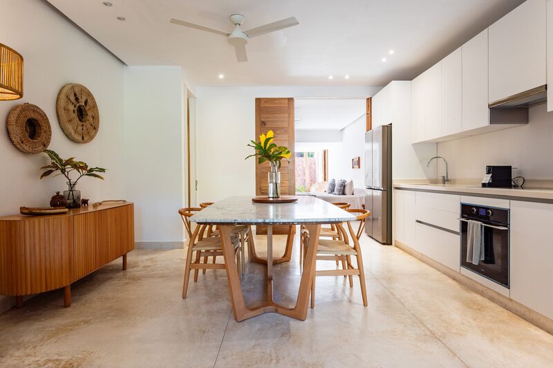 03-2-Careyes-Mexico-Properties-El-Careyes-Club-and-Residences-7B-1BD-DinningRoom-Kitchen-5468
