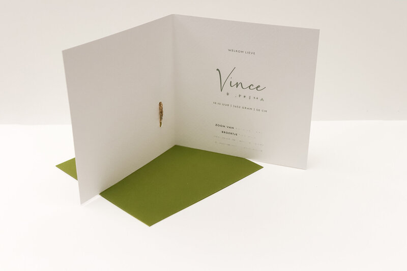 Minimalistisch-geboortekaartje-Vince-met-droogbloemen-6