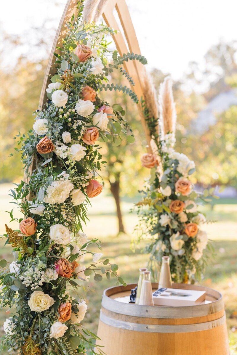 Arch floral design with mocha symbol roses. Custom floral design for Maryland
Eastern Shore wedding venues.