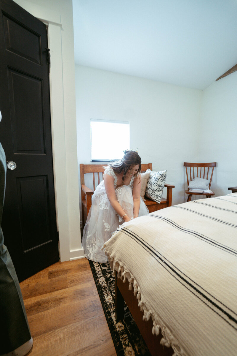 Nick_Elena_The_Greenbriar_Inn_MicroWedding-40
