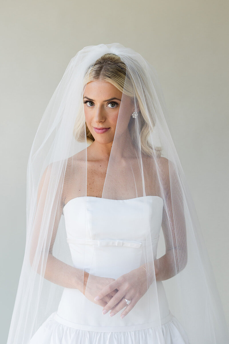 couple kissing at tented Ohio wedding
