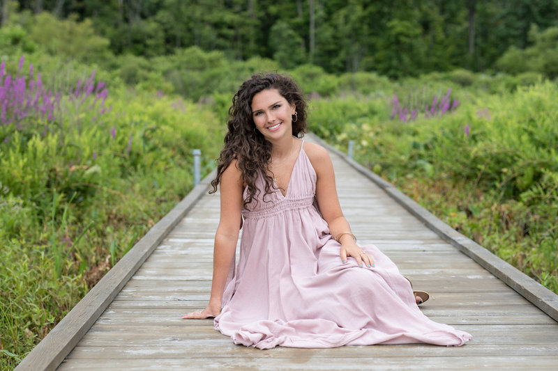Natural senior pictures for senior girls and guys by Sharon Holy Photography in Northeast Ohio