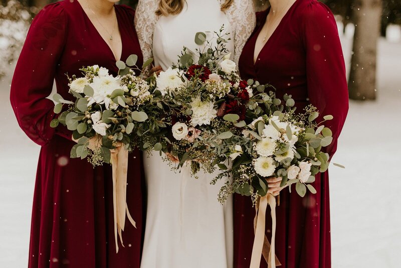 winter-wedding-bouquets