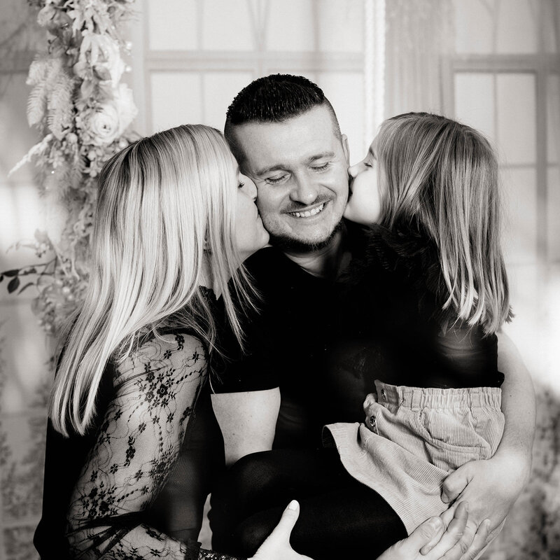 Weihnachten Fotostudio Wien 1140 Auhofcenter Familienfoto xmas Kinder schwarz weiß
