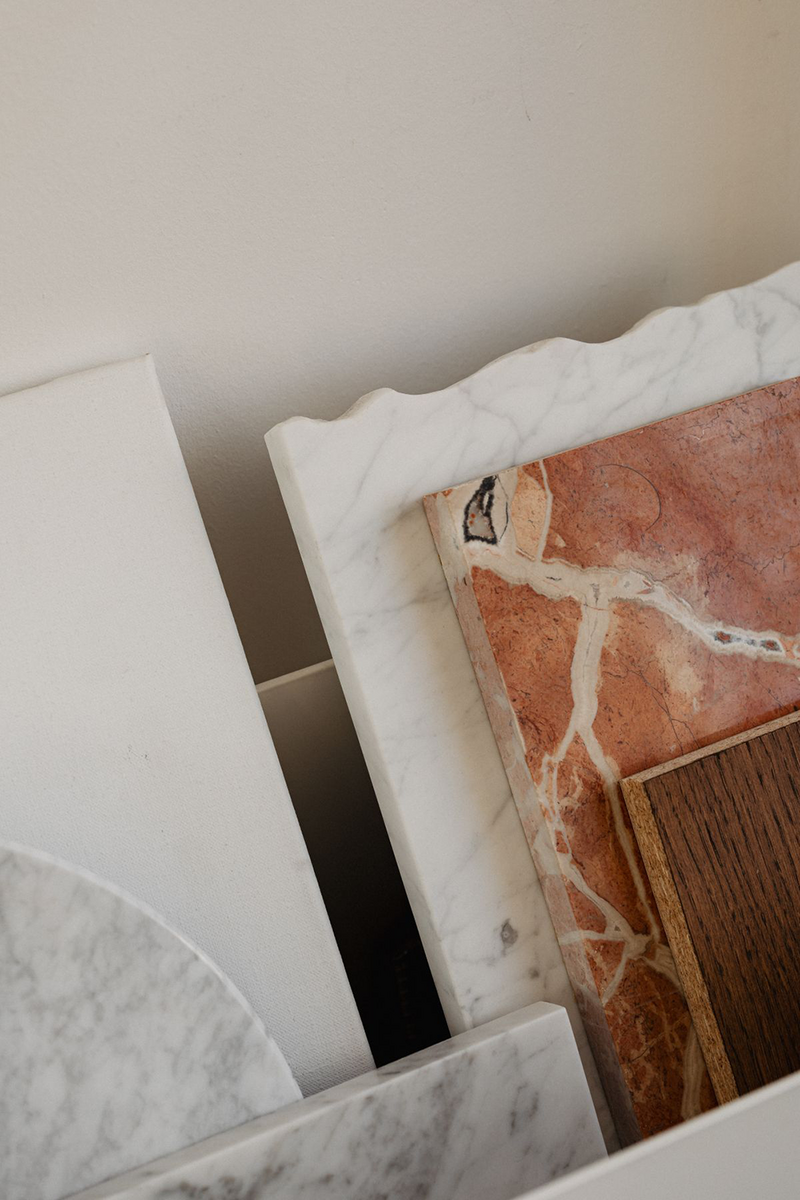 Atelier Mae Website ontwerp op laptop in interieur