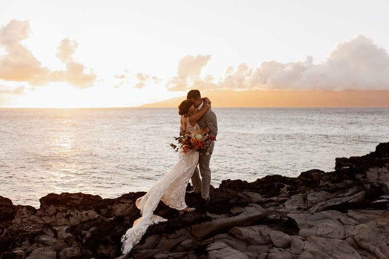 How to elope and plan your elopement in Hawaii. Best tips, where to elope, and more.