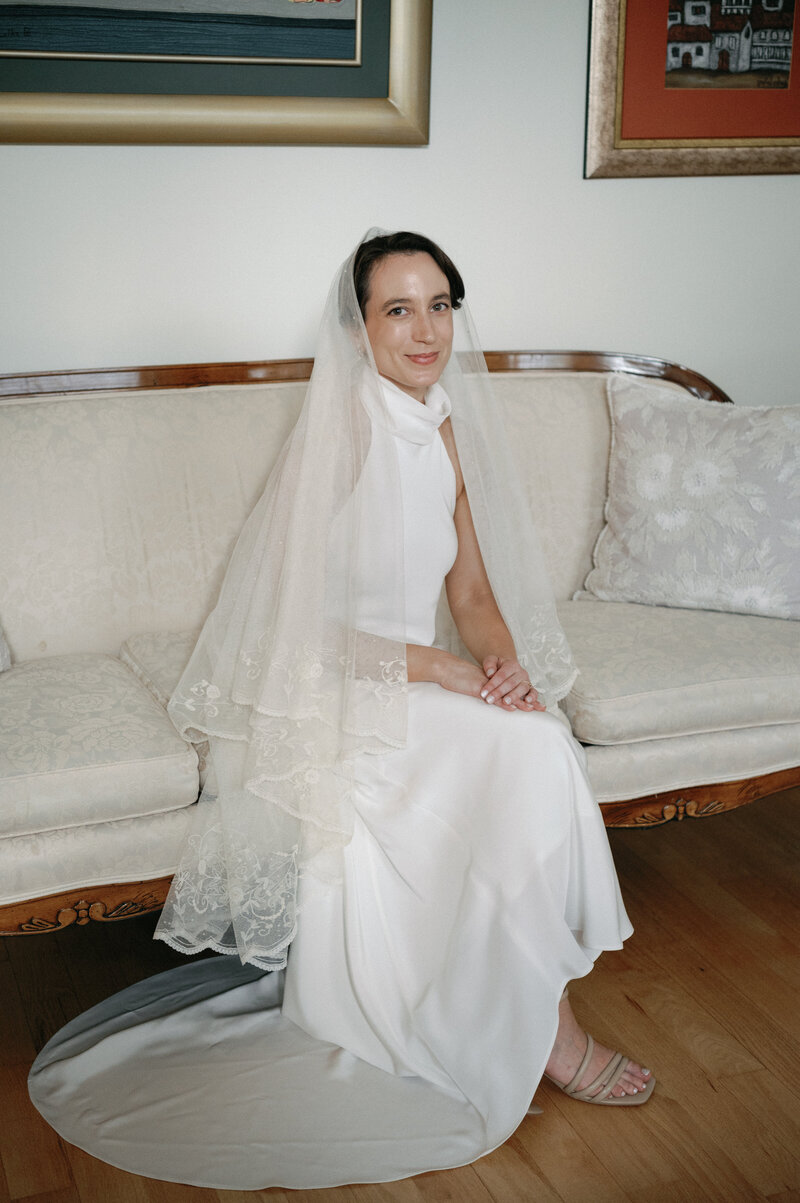 bride-at-her-hoe-in-dc