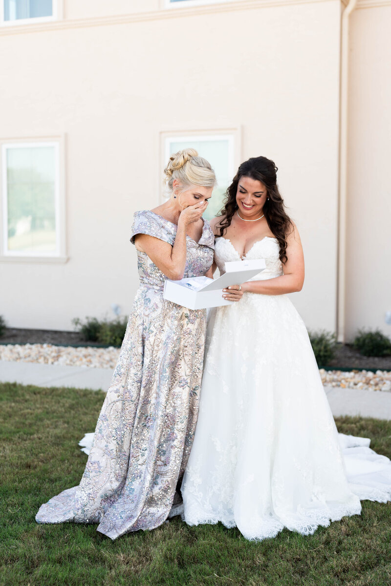 Liselotte & Scott_Firsts-145