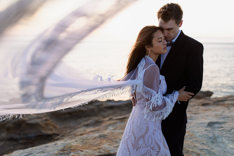 bride and groom on oregon coast