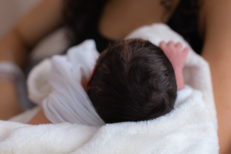 Image of newborns head in hospital room