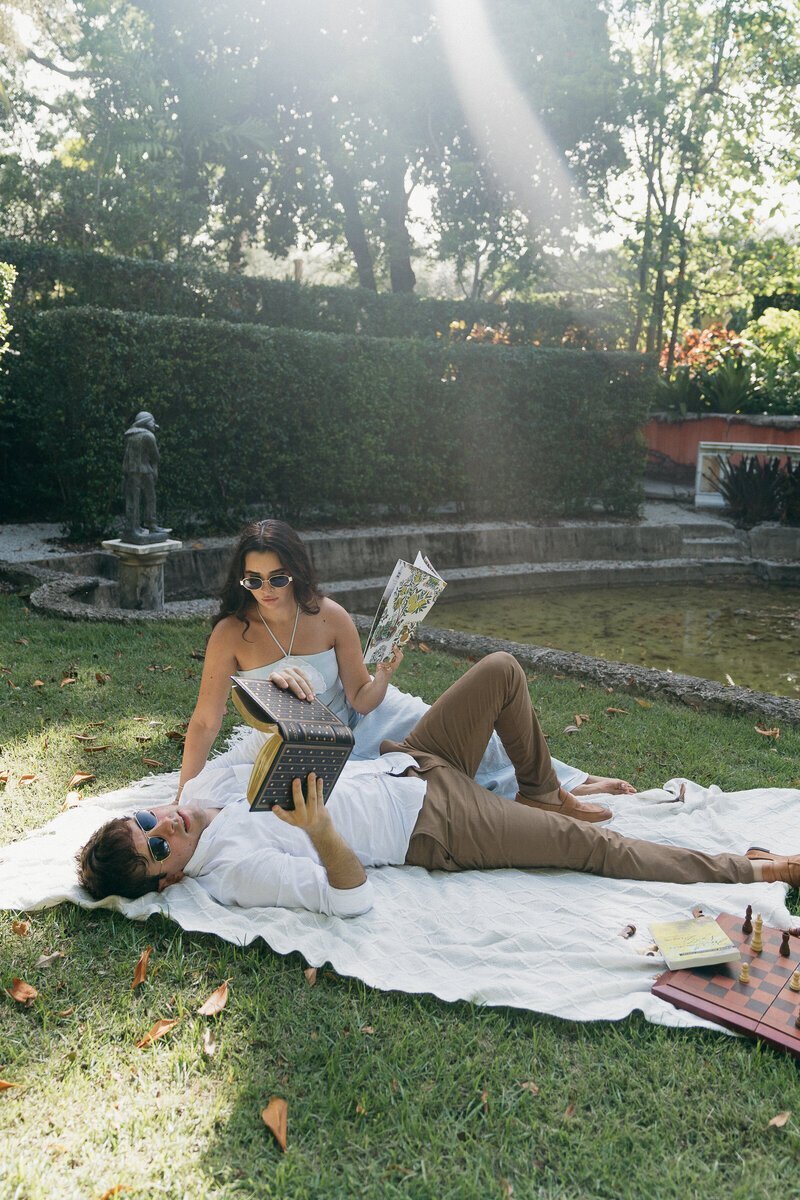 engagement photography florida
 of couple on picnic date, taken by Shelby Ann Photos