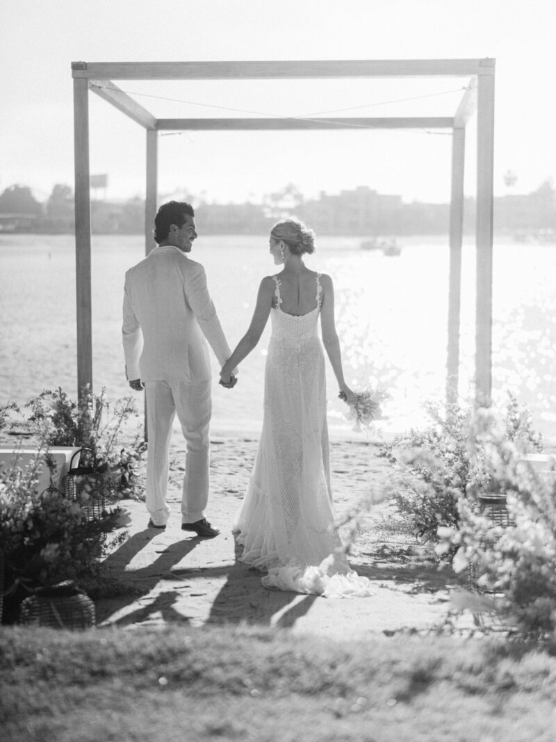 Basking in the golden glow of a citrus summer at the iconic Bahia Resort in San Diego, I had the absolute pleasure of capturing a scene of serene elegance. Tucked away in a secluded tropical garden, a charming pergola set the stage for beautifully arranged florals and meticulously styled table settings—a true mid-century retreat infused with modern whimsy. Every detail, from the vibrant citrus accents to the delicate blossoms, spoke of timeless sophistication and effortless charm. 