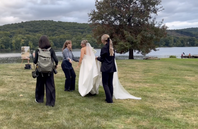 bride-meets-live-painter-st-clements-castle-ct