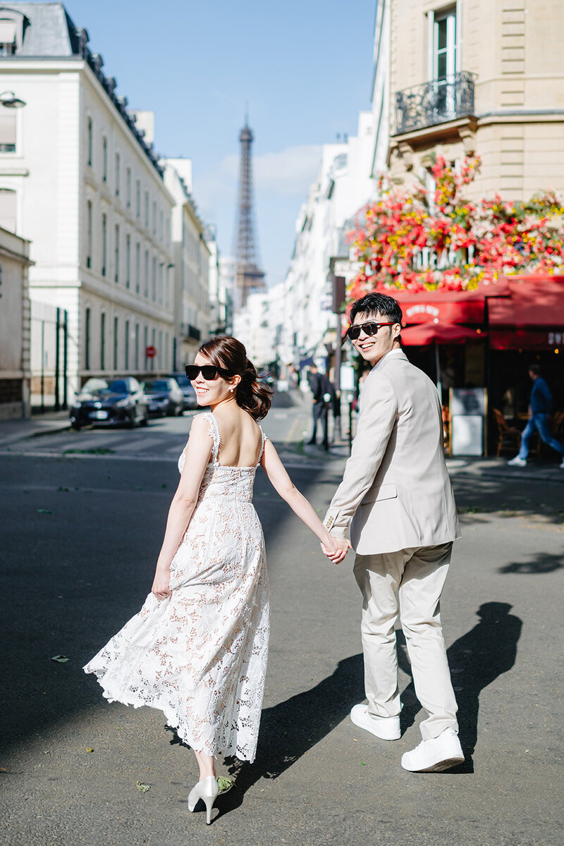 Pre Wedding in Paris parisian coffee