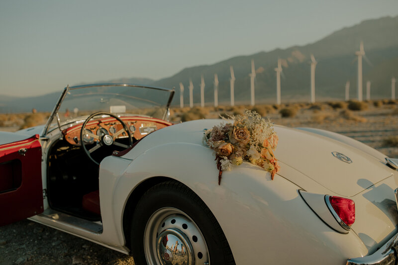 vintage-car-palm-springs-wedding