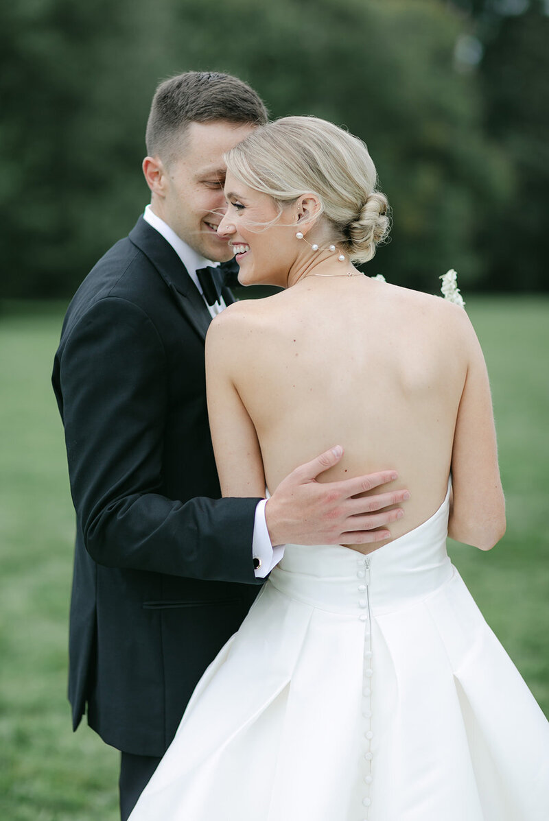 bride-groom-potrait-blithewold