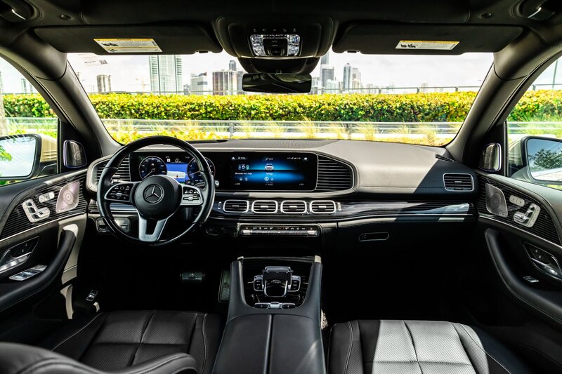 mercedes-maybach-gls-600-kalahari-gold-black-for-rent-in-miami-015
