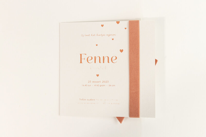 Letterpress-geboortekaartje-Fenne-met-strik-van-fluweel-6